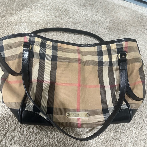 Classic Burberry Purse. Measurements are in the images.  Box included. - Picture 3 of 7
